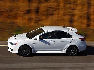 MITSUBISHI Lancer Sportback y Lancer Ralliart: Genes deportivos
