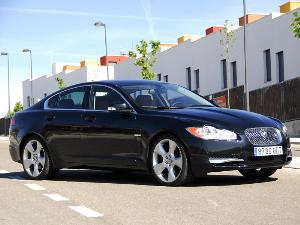 JAGUAR XF 4.2 SV8: Y que sigan los cambios