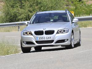 BMW 320d xDrive Touring: Pegado al asfalto