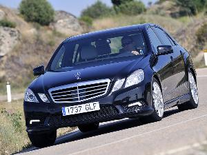 Mercedes-Benz E 500: Viajar en primera clase