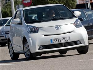Toyota iQ: Pequeño gran coche