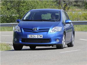 Toyota Auris 2.0 D-4D: En el medio está la virtud