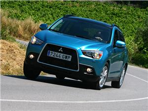 Mitsubishi ASX 200 DI-D: Aire de familia