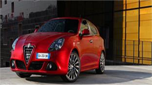 Alfa Romeo Giulietta Quadrifoglio Verde: Rojo Competizione