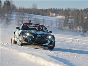 Mazda MX-5 Ice Race: Patinaje sobre hielo