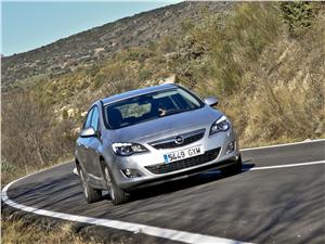 Opel Astra 1.3 EcoFlex Enjoy: Prima el ahorro