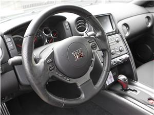 Interior Nissan GT-R 2012